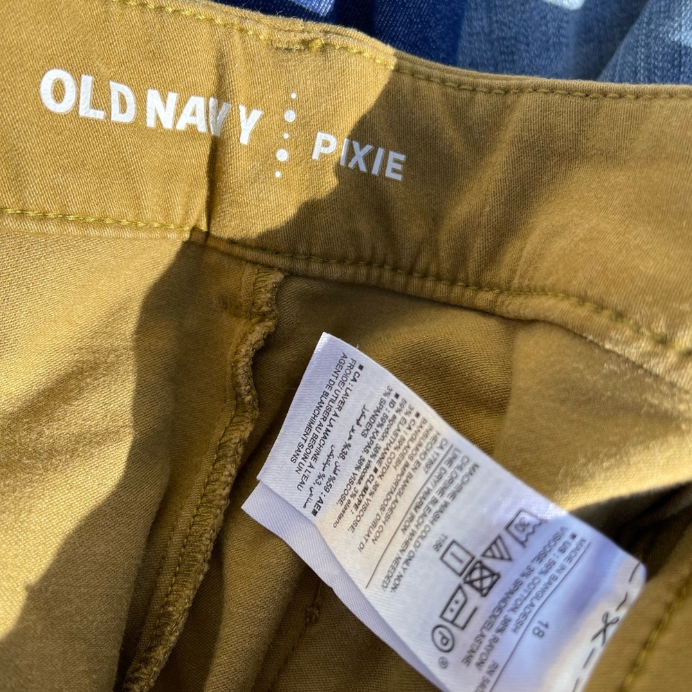 Old Navy pixie pants - Picture 2 of 3